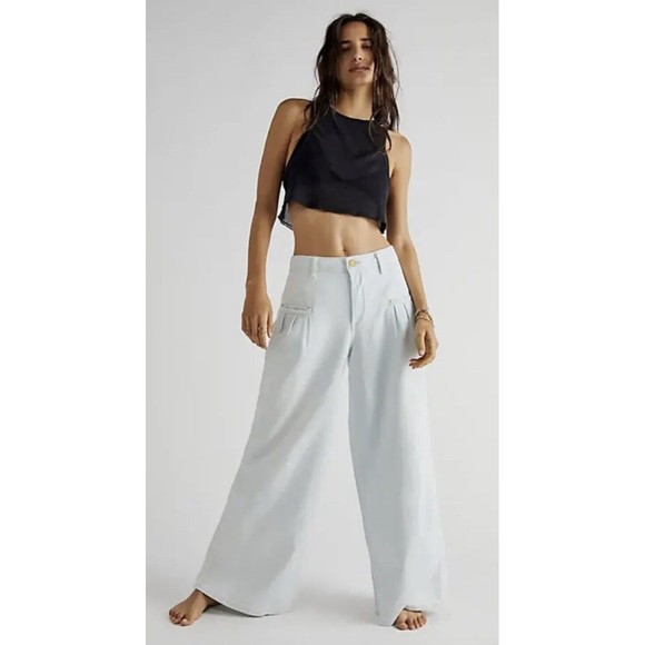 We The Free Women Charlie Wide-Leg Pleated Light Wash Denim Jeans Pant Sz 31 NWT